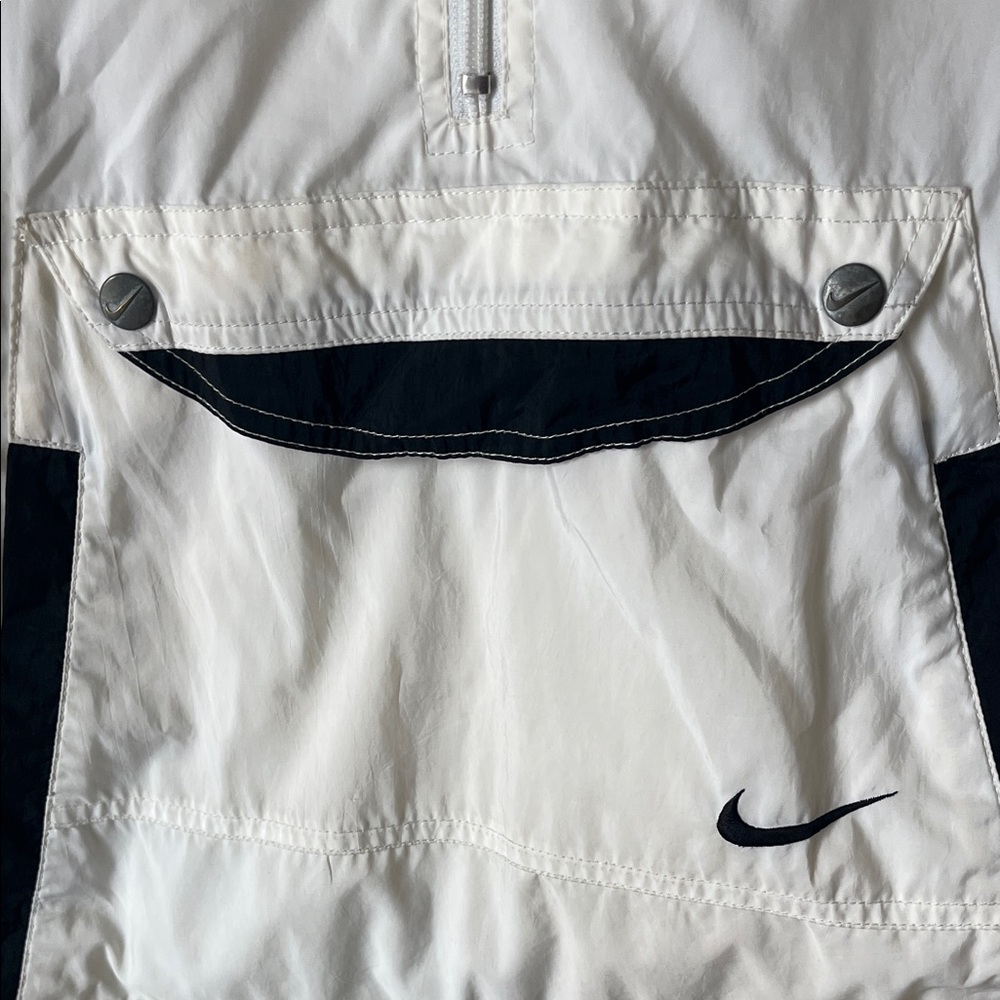 Vintage Nike White and Black Rain Jacket - Picture 4 of 5